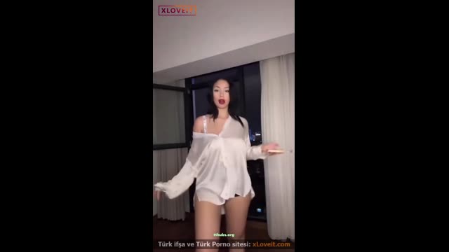 Nehirpp Yeni İfşa — Tango İfşa Saten Gomlekle Dudak İsirip Poz Veriyor